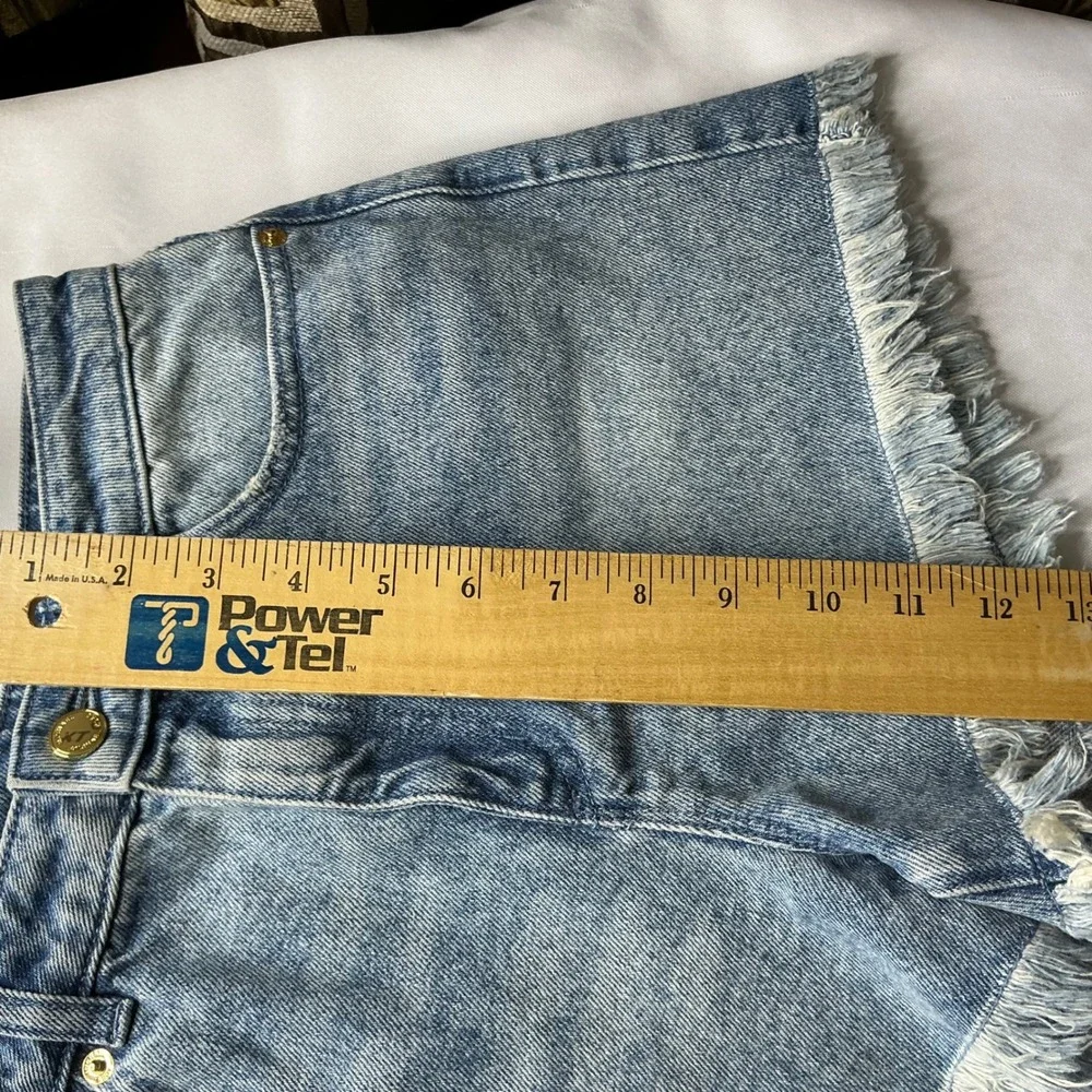 Michael Kors Womens Denim Shorts Light Wash Frayed Raw Hem Gold Hardware‎ Size 2